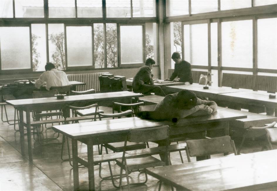 学生ホールでの学生三態