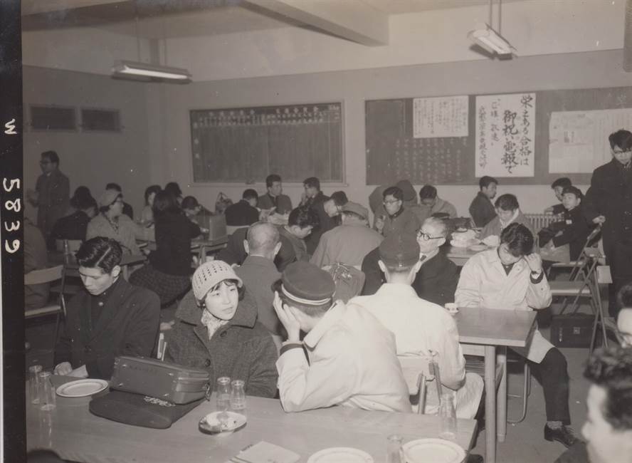 学生ホールでの休憩