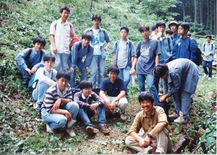 学校山林での下草狩り