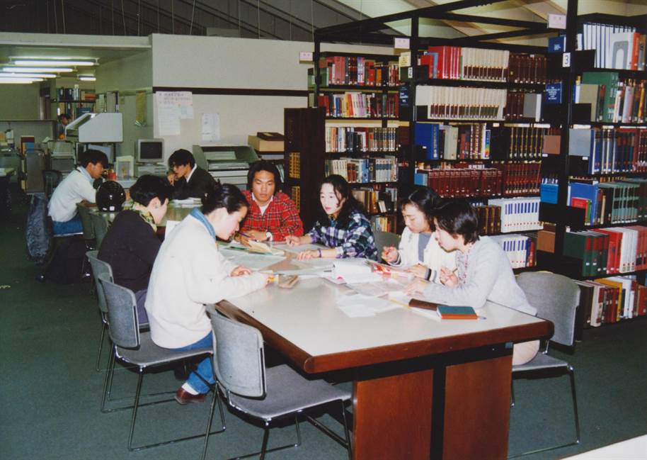 図書館棟総合研究室での演習