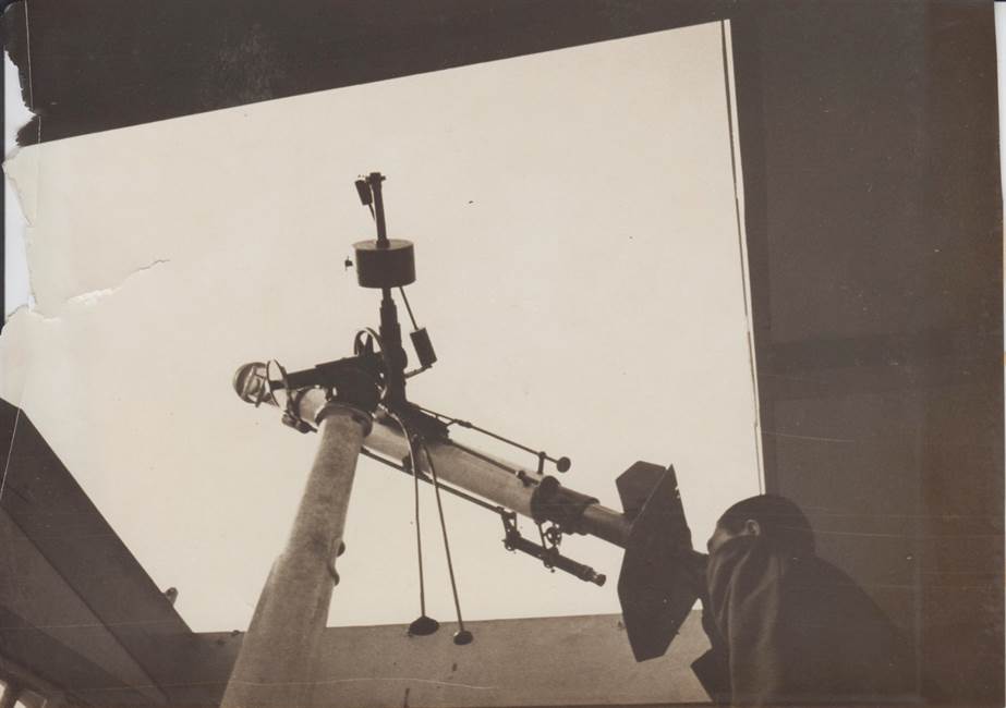 校舎屋上の望遠鏡