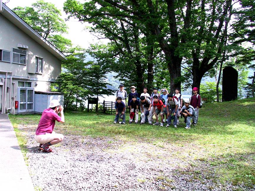 グループに分かれて山歩き