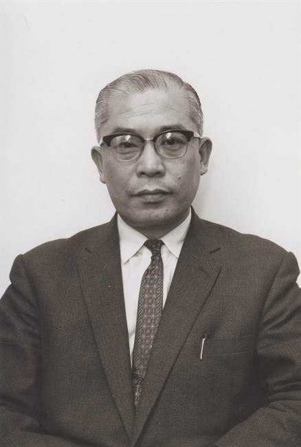 岡茂男学長