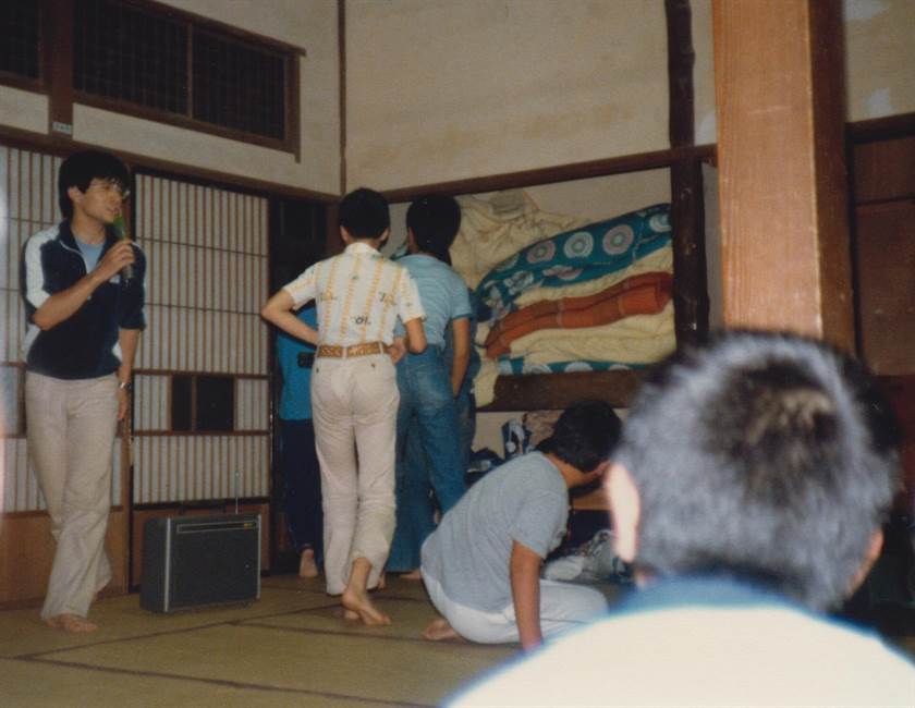 山上学校での夜の集い