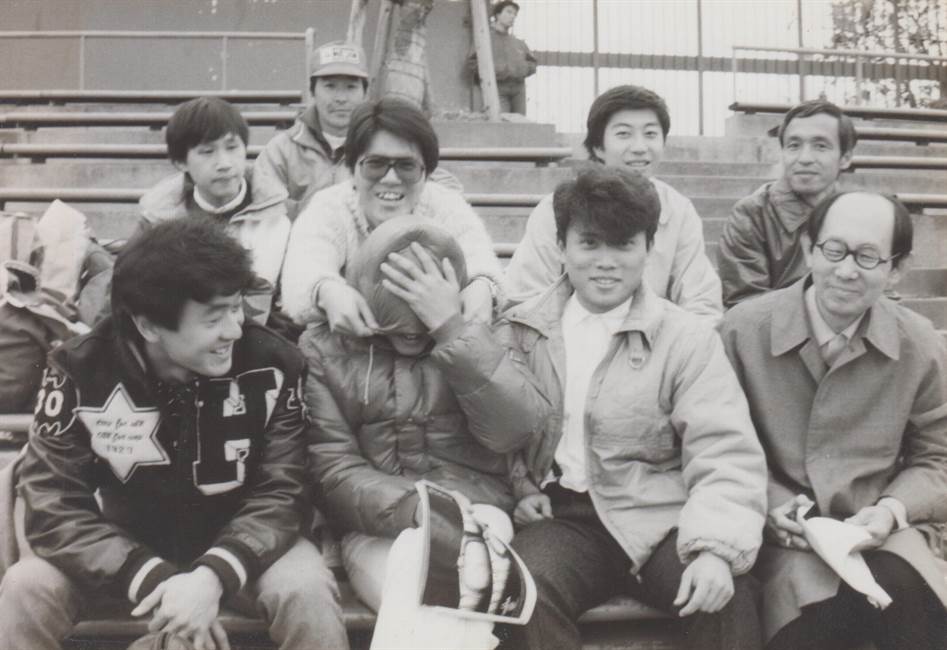 陸上競技を観戦する上田久教諭 1960年代から90年代の先生たち 武蔵写真館 根津育英会武蔵学園百年史
