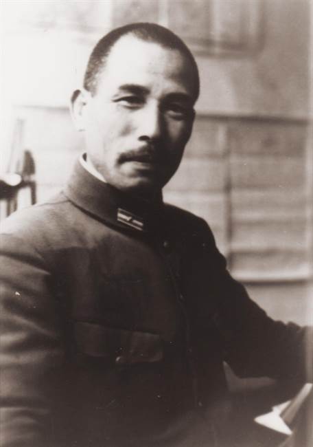 紙田吉太郎助教授