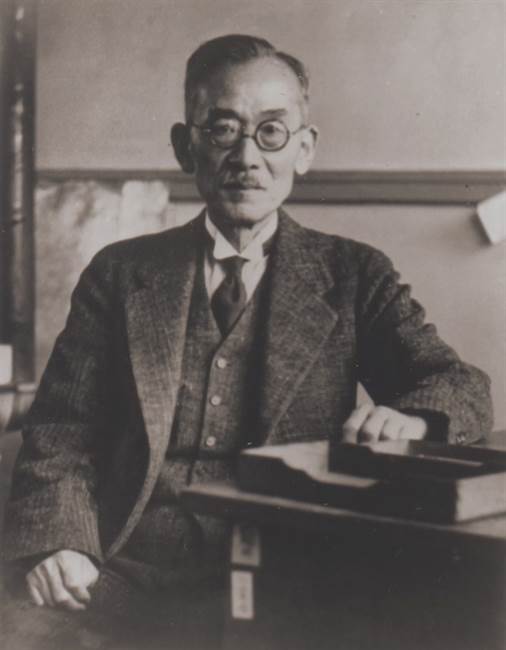 山本良吉校長