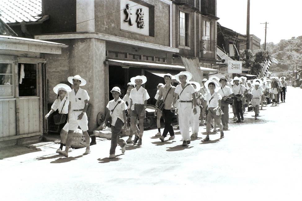 1960年の鵜原の街中