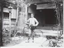 自転車と男性