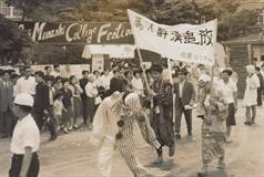 文化祭での仮装行列