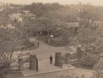 正門と江古田の町